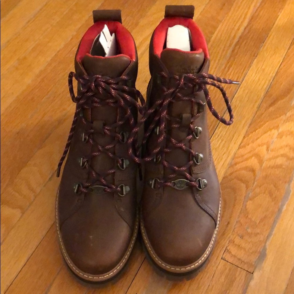 NEVER WORN TIMBERLAND WOMENS HIKING BOOTS